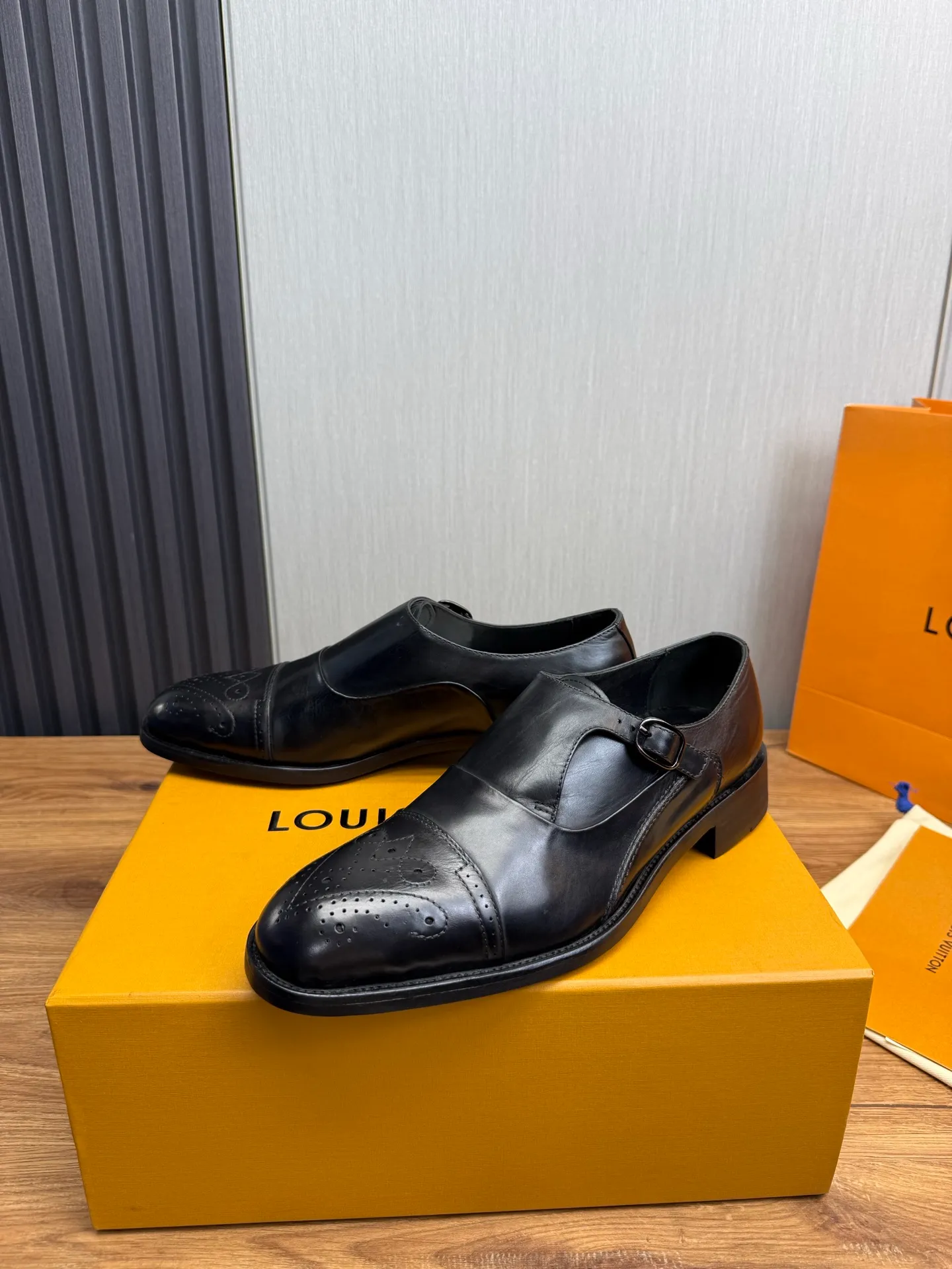 Men's shoes💰760💰 LV. Men's business casual leather shoes, 1:1 shipment ⬆️Luxurious and noble👞All imported original brand leather, just to create a more comfortable wearing experience, upper: original cowhide ➕Imported full cow lining, original leather outsole ✔️36-45 (38.45 non-refundable)